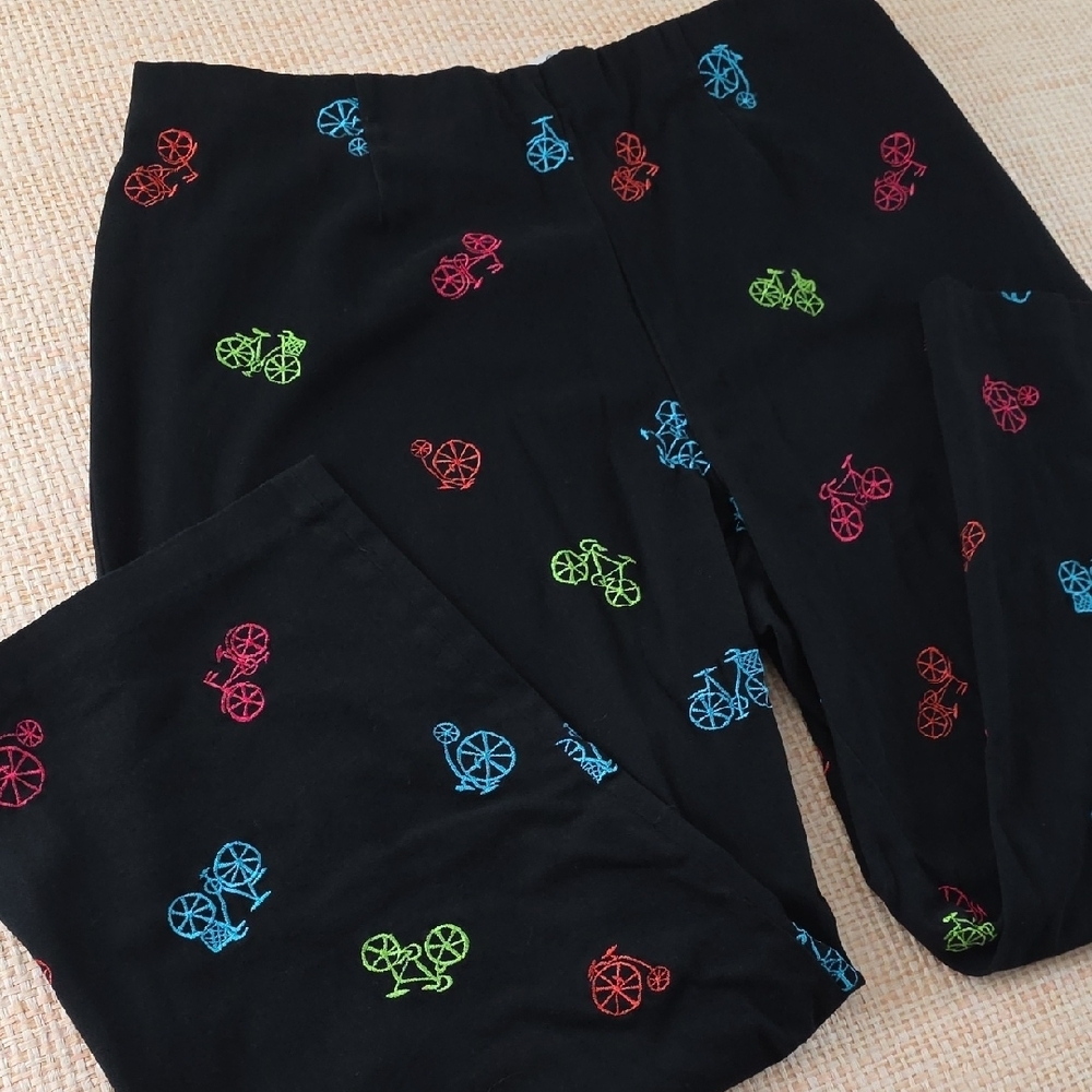 Coldwater Creek Black Capri Pants Multicolor Bicycle Print Stretch Size 14 - Picture 3 of 9